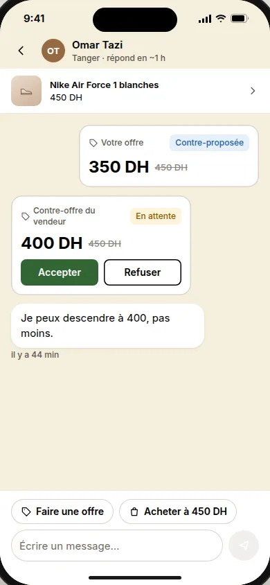 Conversation avec un vendeur : offre de 350 DH contre-proposée, contre-offre du vendeur à 400 DH avec les boutons Accepter et Refuser.